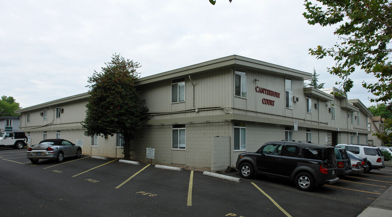 Canterbury Court in Eugene, OR - Building Photo