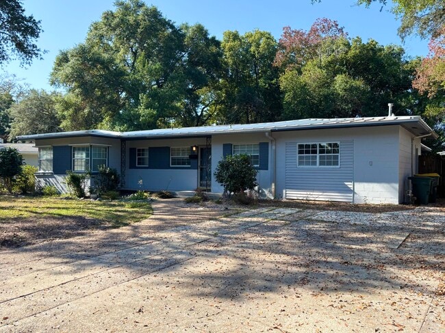 32 Bay Dr SE in Fort Walton Beach, FL - Building Photo - Building Photo