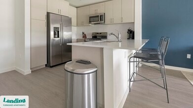 7301 Lake Bank Lp, Unit C3-303 in Ft. Myers, FL - Foto de edificio - Building Photo