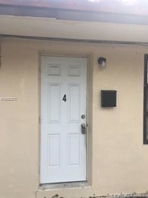 522 N 19th Ave-Unit -4 in Hollywood, FL - Foto de edificio - Building Photo