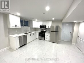 923 Guinness Cres in Ottawa, ON - Building Photo - Building Photo