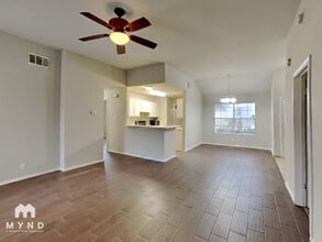 6204 Duchess Dr in Austin, TX - Foto de edificio - Building Photo