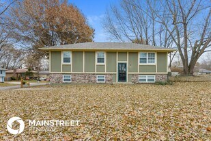 504 SW Shamrock Pl in Blue Springs, MO - Building Photo