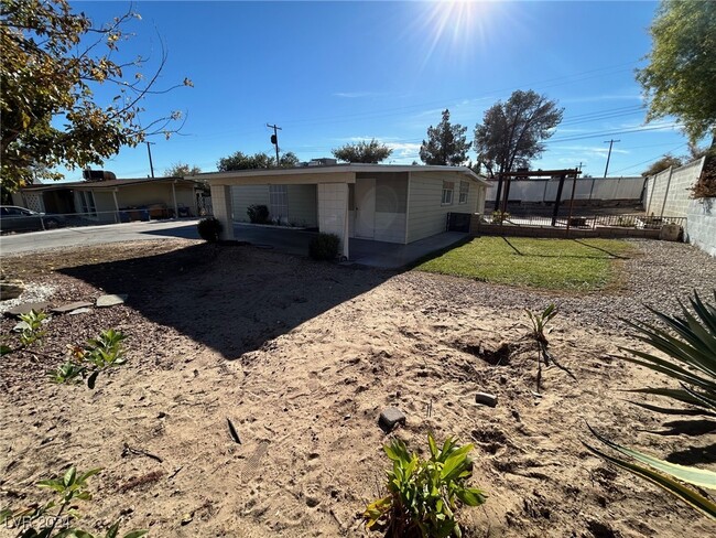 1937 Capistrano Ave in Las Vegas, NV - Building Photo - Building Photo