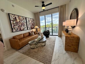 16900 NE 23rd Ave, Unit 4 in North Miami Beach, FL - Foto de edificio - Building Photo