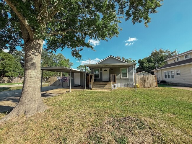 property at 4901 Elm St