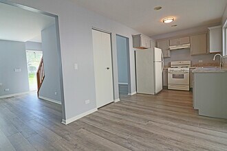 590 Le Parc Cir in Buffalo Grove, IL - Building Photo - Building Photo