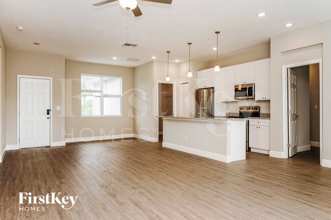 3120 Halsey Ave SE in Palm Bay, FL - Foto de edificio - Building Photo