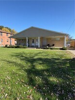 7247 Pennsylvania Ave in Poland, OH - Building Photo