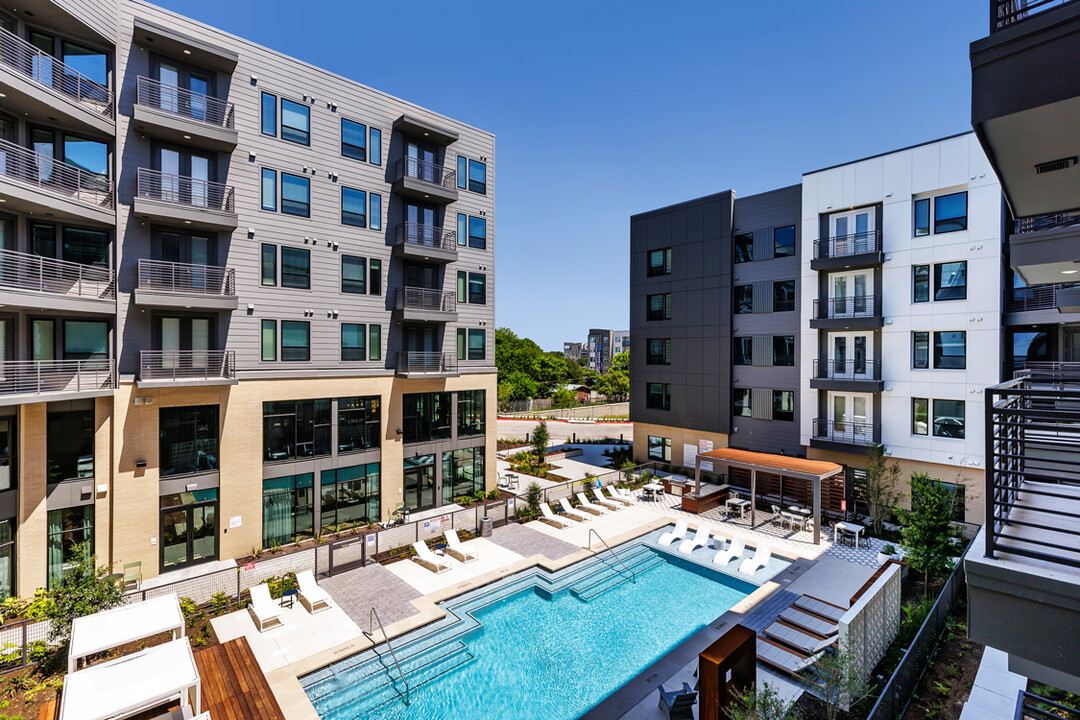 Crosstown in Austin, TX - Foto de edificio