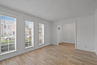 11002 Hammerly Blvd, Unit 61 in Houston, TX - Foto de edificio - Building Photo