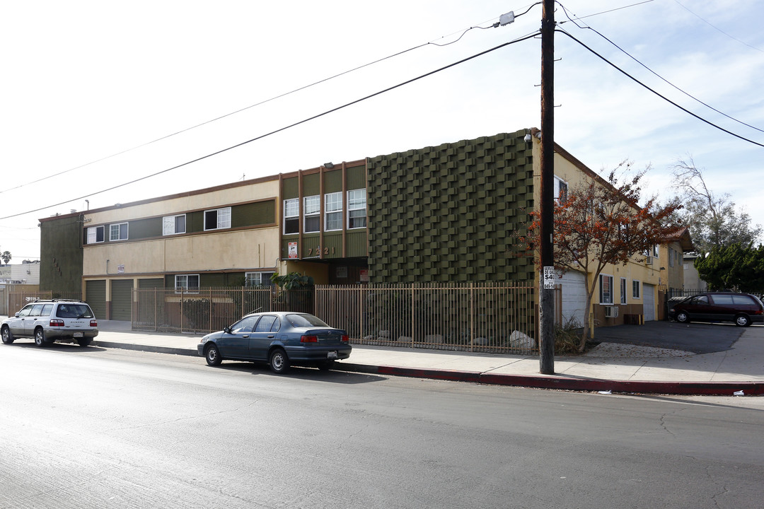 7221 Allott Ave in Van Nuys, CA - Building Photo