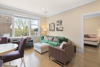 23 Englewood Ave, Unit 306 in Brookline, MA - Building Photo - Building Photo