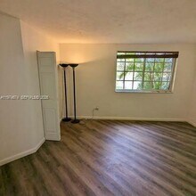 9741 Fontainebleau Blvd in Miami, FL - Building Photo - Building Photo