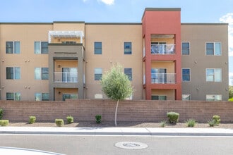 Lynne Village Apartments in Phoenix, AZ - Building Photo - Building Photo