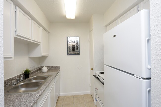 Miami Gardens Apartments in Houston, TX - Building Photo - Interior Photo