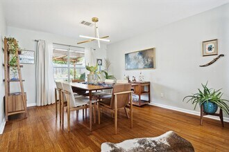 1116 Collinwood W Dr in Austin, TX - Foto de edificio - Building Photo