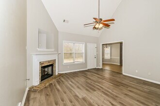105 Whispering Creek Dr in Oakland, TN - Building Photo - Building Photo