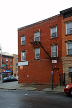 151 Meserole St in Brooklyn, NY - Building Photo - Building Photo