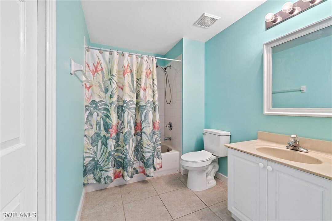9185 Celeste Dr in Naples, FL - Building Photo