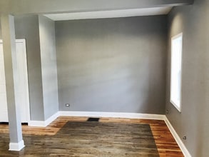 10450-10452 S Maryland Ave, Unit 1st Floor in Chicago, IL - Foto de edificio - Building Photo