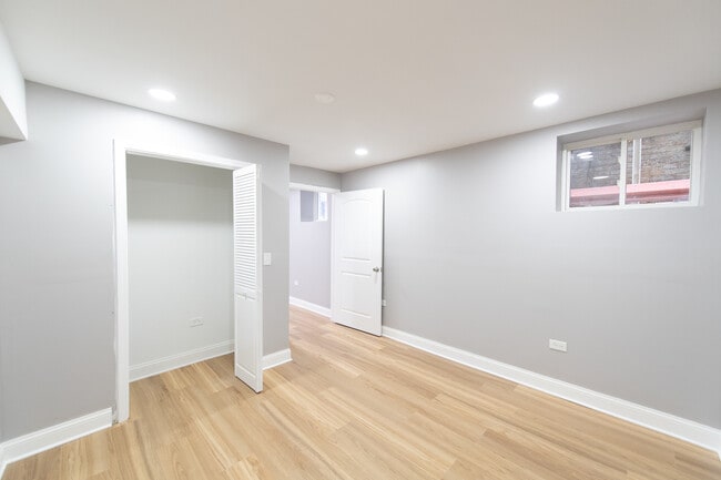 1028 W Oakdale Ave in Chicago, IL - Building Photo - Building Photo