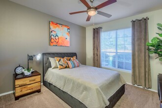 Montclair Parc Apartments in Oklahoma City, OK - Building Photo - Building Photo