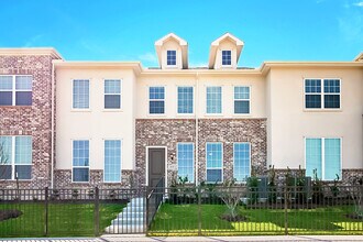The Residences at Rayzor Ranch in Denton, TX - Foto de edificio - Building Photo