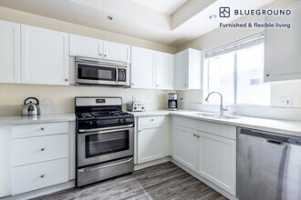 16070 Sunset Blvd in Los Angeles, CA - Building Photo - Building Photo