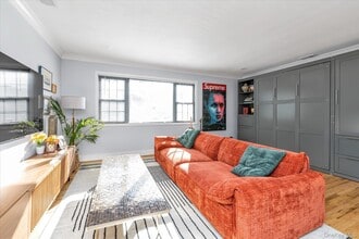 4 Finch Pl in Huntington, NY - Building Photo - Building Photo