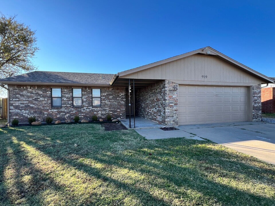 919 SW 60th St in Lawton, OK - Building Photo