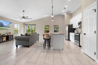 2940 Beal St in Deltona, FL - Building Photo - Building Photo