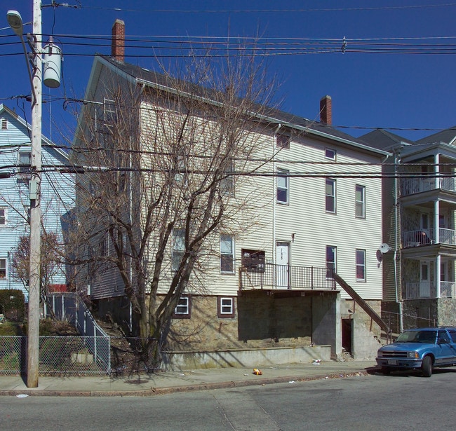 788 Dwelly St in Fall River, MA - Foto de edificio - Building Photo