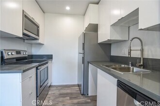 11825 National Blvd, Unit 4 in Los Angeles, CA - Foto de edificio - Building Photo