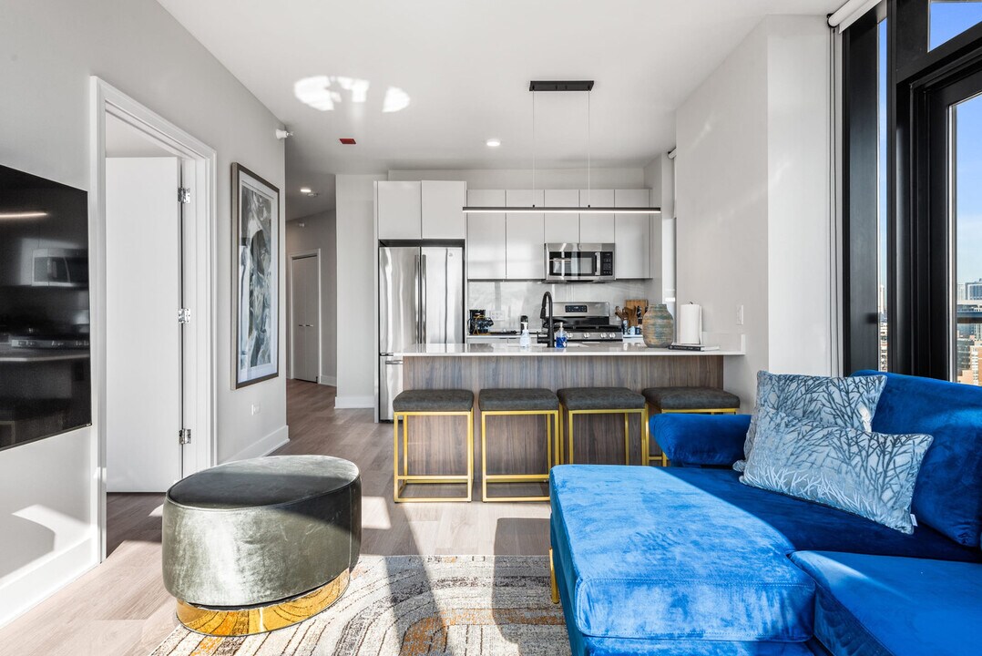 1125 W Van Buren St in Chicago, IL - Building Photo