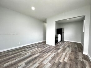 805 NW 7th Ave in Hallandale Beach, FL - Building Photo - Building Photo