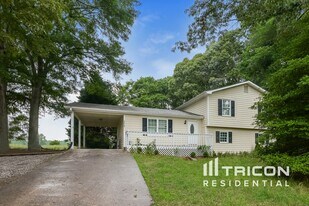 2092 Brooks Rd SE in Dacula, GA - Building Photo