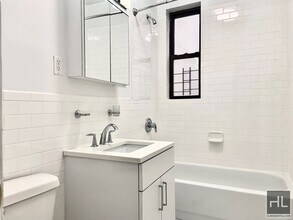 WEST 104 STREET in New York, NY - Foto de edificio - Building Photo