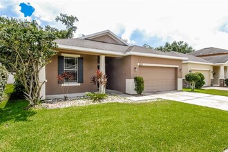 8125 Oakhurst Blvd in Lakeland, FL - Building Photo - Building Photo