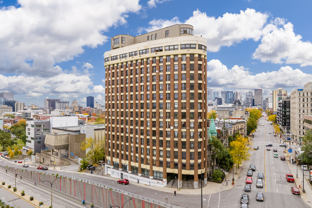 Tour Sherbrooke in Montréal, QC - Building Photo