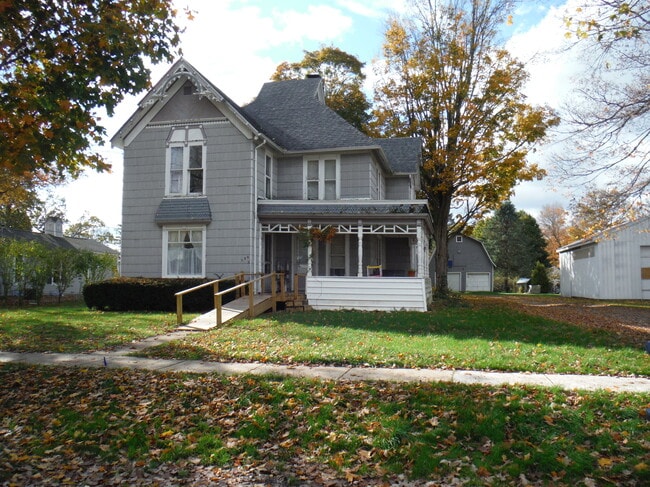 property at 128 S Clark St