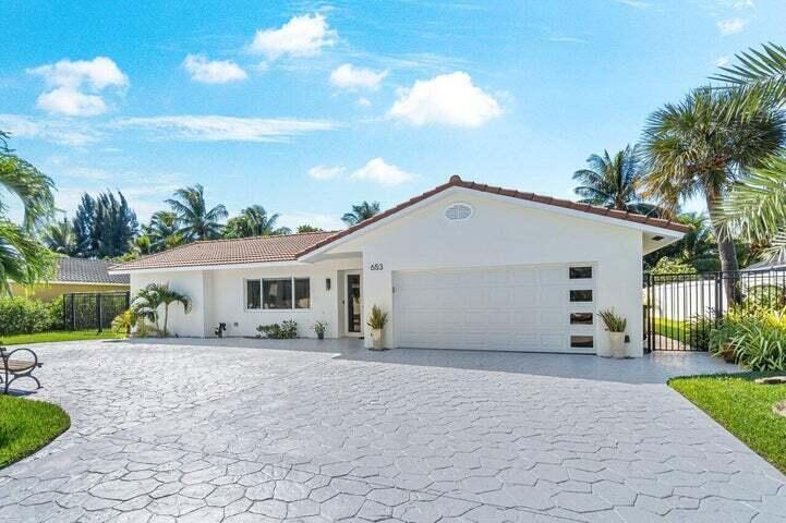 653 NW 10th Ct in Boca Raton, FL - Foto de edificio