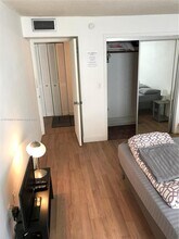 1732 Meridian Ave in Miami Beach, FL - Foto de edificio - Building Photo