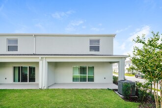 40 CENTER GRANDE Rd in Ormond Beach, FL - Foto de edificio - Building Photo