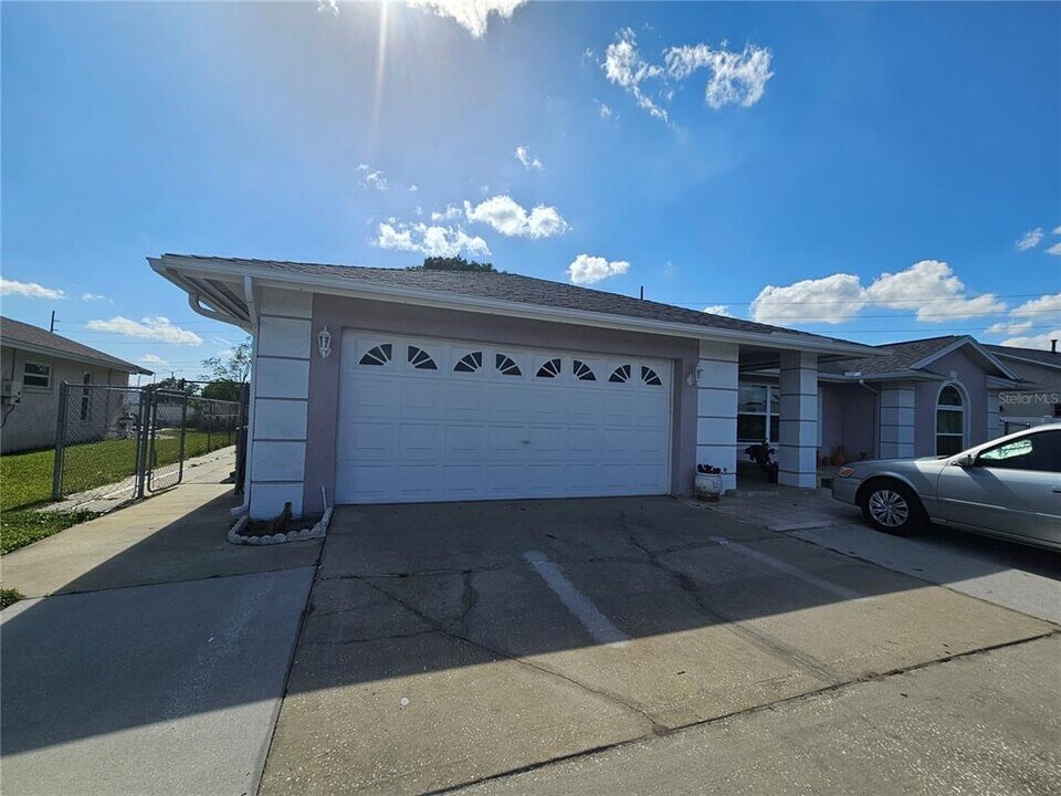 12046 Saffron Ct in Orlando, FL - Building Photo