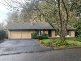 1161 Larch St in Lake Oswego, OR - Building Photo