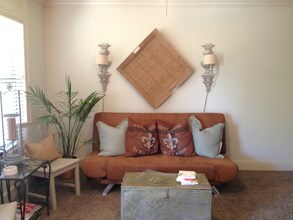 711 W Douglas St in Fayetteville, AR - Foto de edificio - Building Photo