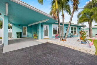 1741 NW 39th St in Oakland Park, FL - Building Photo - Building Photo
