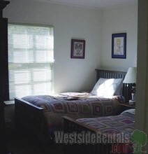 156 S Gretna Green Way, Unit C in Los Angeles, CA - Building Photo - Building Photo