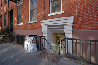 21-23 Bethune St in New York, NY - Building Photo - Building Photo